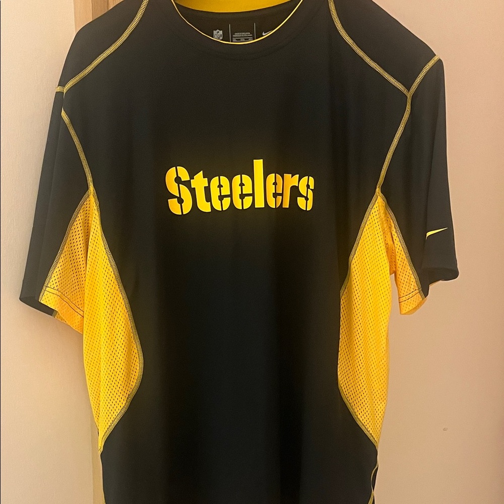 Nike Black and Yellow Short Sleeve Tee